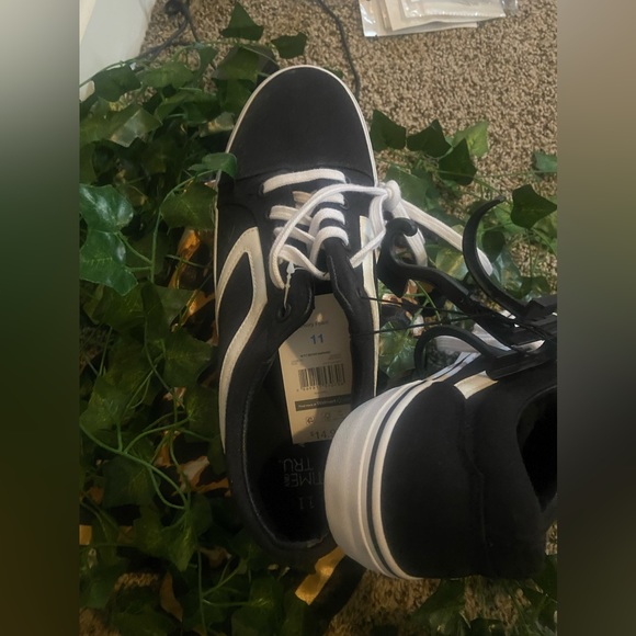 UNISEX NWT UNISEX BLACK TIME AND TRU MEMORY FOAM SNEAKERS - Picture 6 of 8